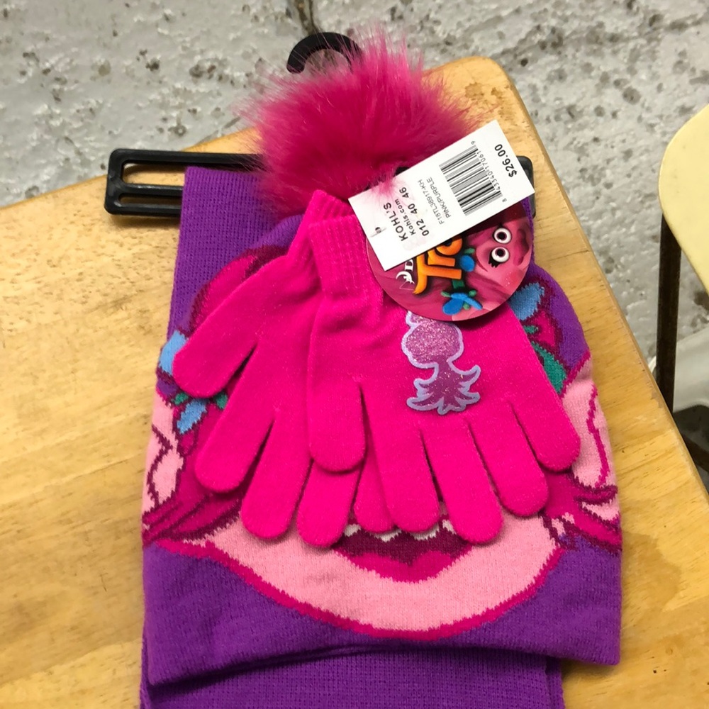 Trolls hat gloves and scarf set